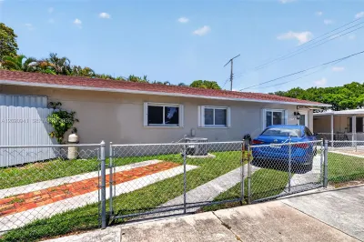 3501 SW 12th St 1