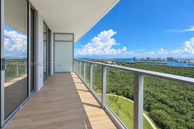 2411 Laguna Circle #2504 1