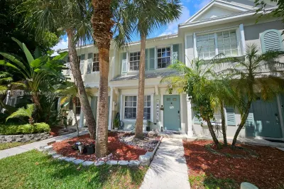 8028 Sanibel Dr #8028 1