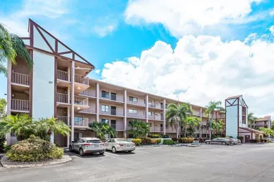 7280 Amberly Lane #303 1