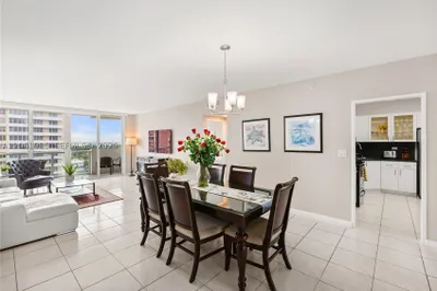 5601 Collins Ave #1216 1