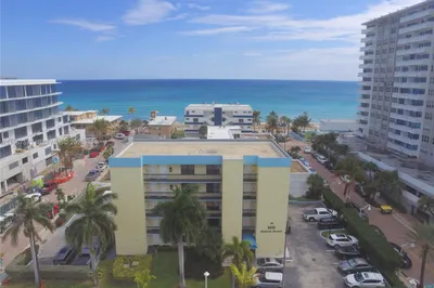 3215 N Ocean Dr #302 1