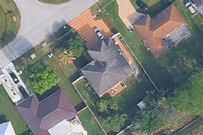 402 SE Crosspoint Dr 1