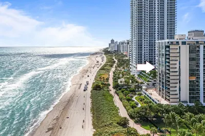 6423 Collins Ave #1005 1