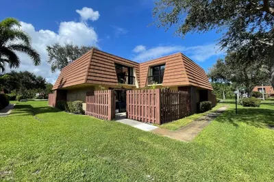 825 Center Street #22d 1