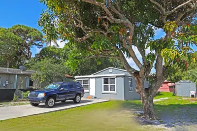 812 SE Nassau Avenue 1