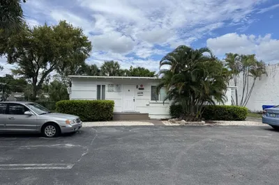 211 SW 2nd Court 1
