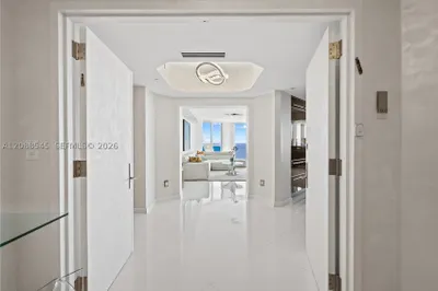 2711 S Ocean Dr #1902 1