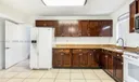 117 E 10th St Photo