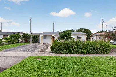 631 SW 10th Court 1