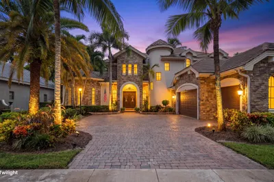 10586 Versailles Boulevard 1