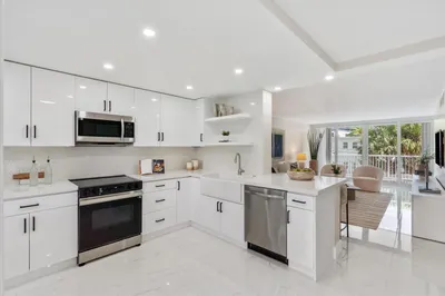 2200 NE 33rd Avenue #2J 1