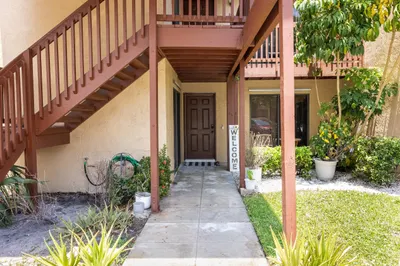 803 Lakeview Circle 1