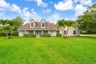 5703 Lago Del Sol Dr 1