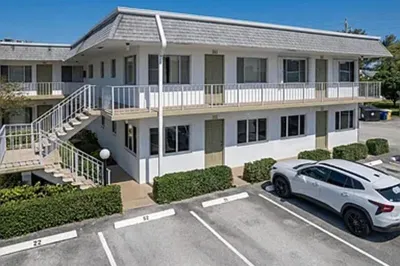 2920 CYNTHIA Lane #202 1