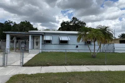 701 NE 14th St 1
