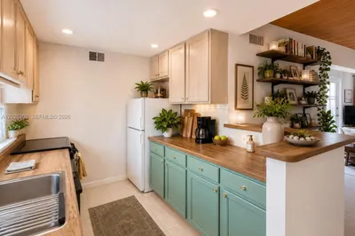 910 Jefferson Ave #5C 1