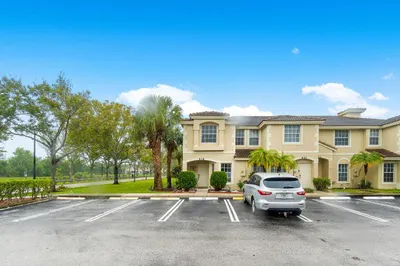 001-938SummitLakeDrive-WestPalmBeach-FL-