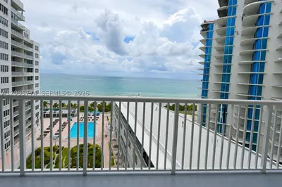 5401 Collins Ave #832 1