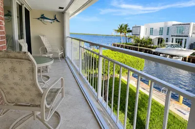 68 YACHT CLUB Drive #22 1