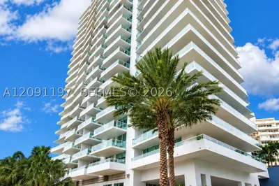10 Venetian Way #1404 1