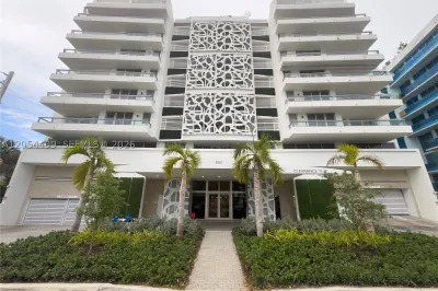 9261 E Bay Harbor Dr #405 1