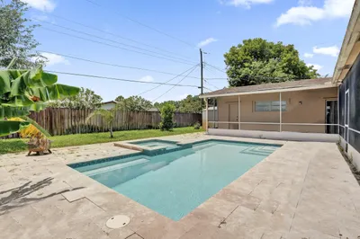 811 NW 43rd Avenue 1