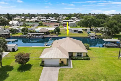 Home sits on 1.5 lots
