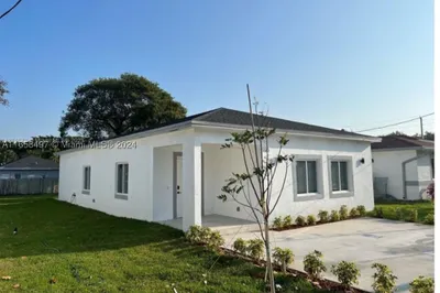 216 NW 9th St 1