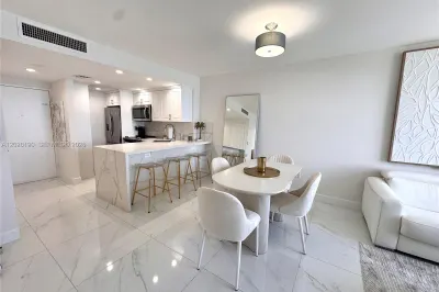 2899 Collins Ave #1037 1