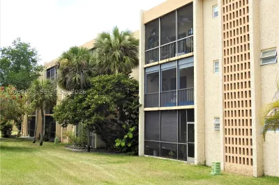 8401 SW 107th Ave #211E 1