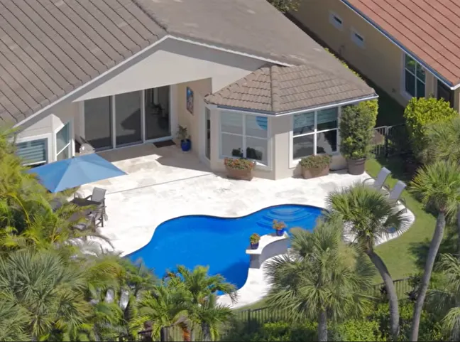 Jupiter Country Club Luxury: 4 Bed 3 Bath With Pool & Preserve Views