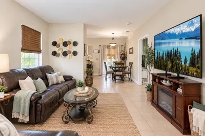 2711 NE 4 Street #101 1