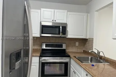 540 SE 2nd Ave #J3 1