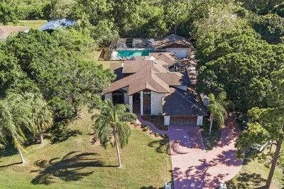895 N Woodlands Drive 1