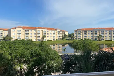 7 Harbour Isle Drive E #305 1