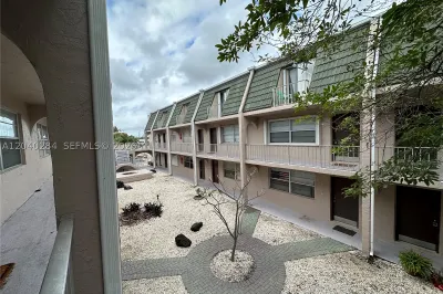 1100 SE 4th Ave #32 1