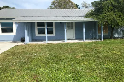 1415 SW Ulmus Place 1