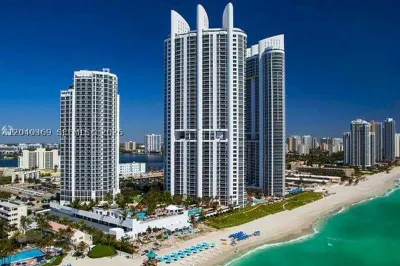 18001 Collins Ave #1008 1