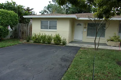 270 SE 8th Terrace 1