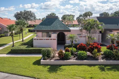 3319 SE La Prado Court