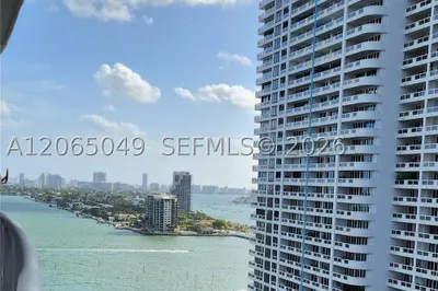 1750 N Bayshore Dr #2010 1