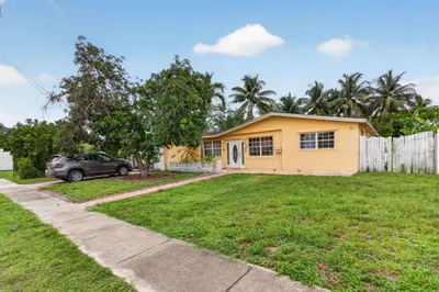 4390 NW 35th Avenue 1