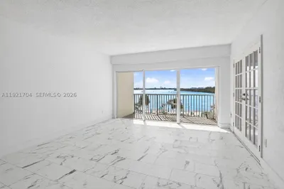 300 Bayview Dr #308 1