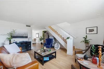 2520 N Andrews Ave #107 1