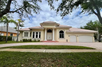 3301 Laurel Oak Street 1