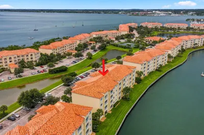17 Harbour Isle Drive W #304 1