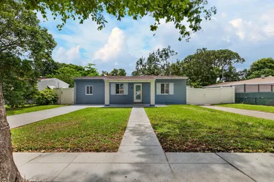 128 SW 22nd Terrace 1