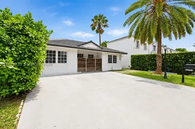 2558 NE 206th Ter 1