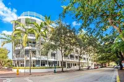 3339 Virginia Street #305 1